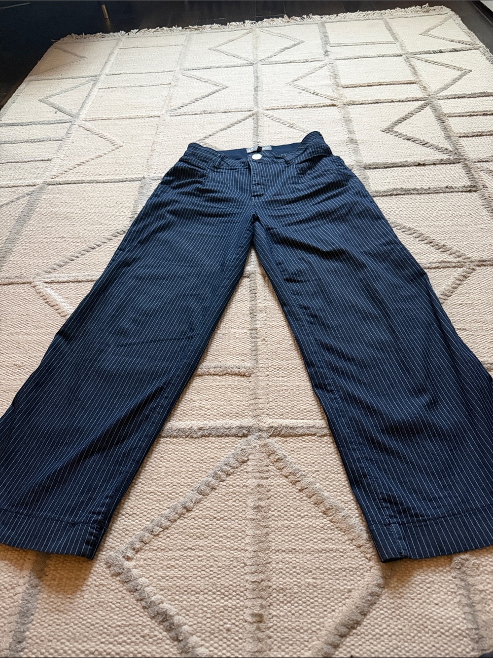 Women‘s Navy Pinstripe Wide-Leg Jeans